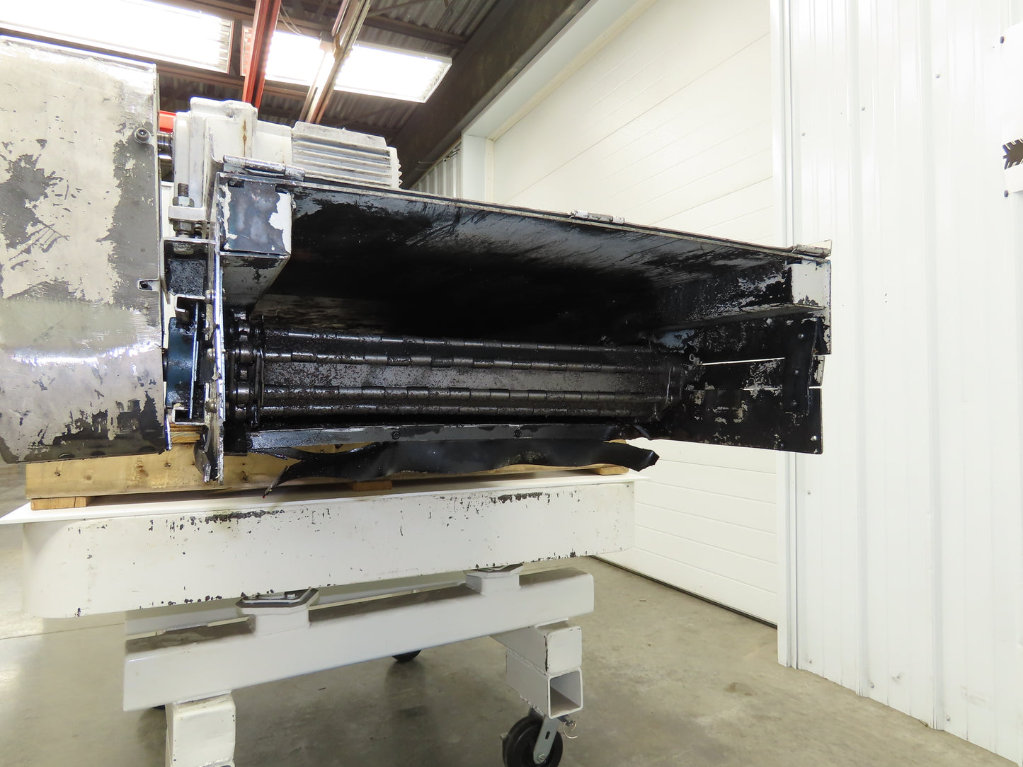 Enomoto MA-500H 25"W x 9' 3"L Chip Conveyor 22" Belt 40" Infeed 220V 3PH