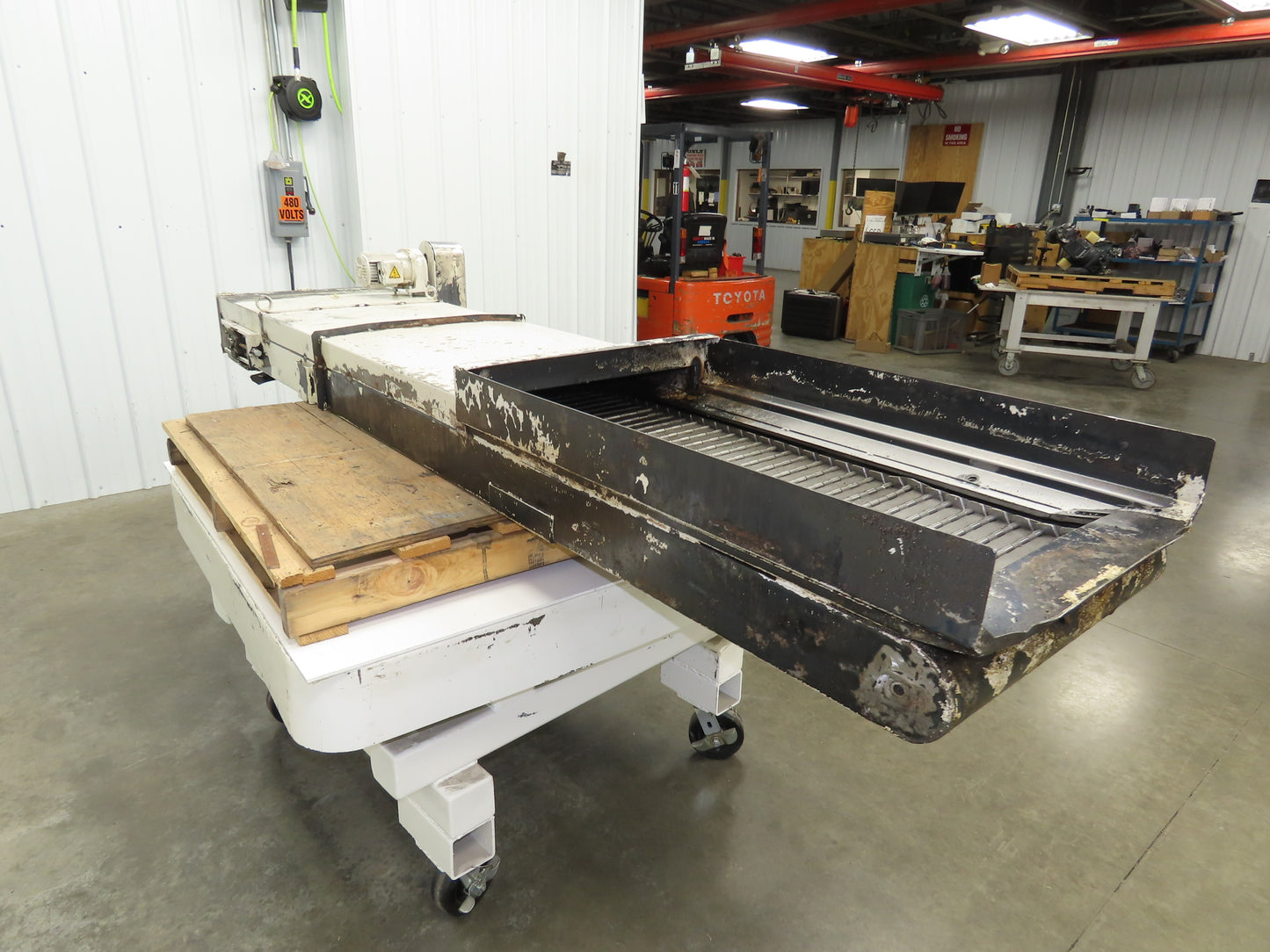 Enomoto MA-500H 25"W x 9' 3"L Chip Conveyor 22" Belt 40" Infeed 220V 3PH