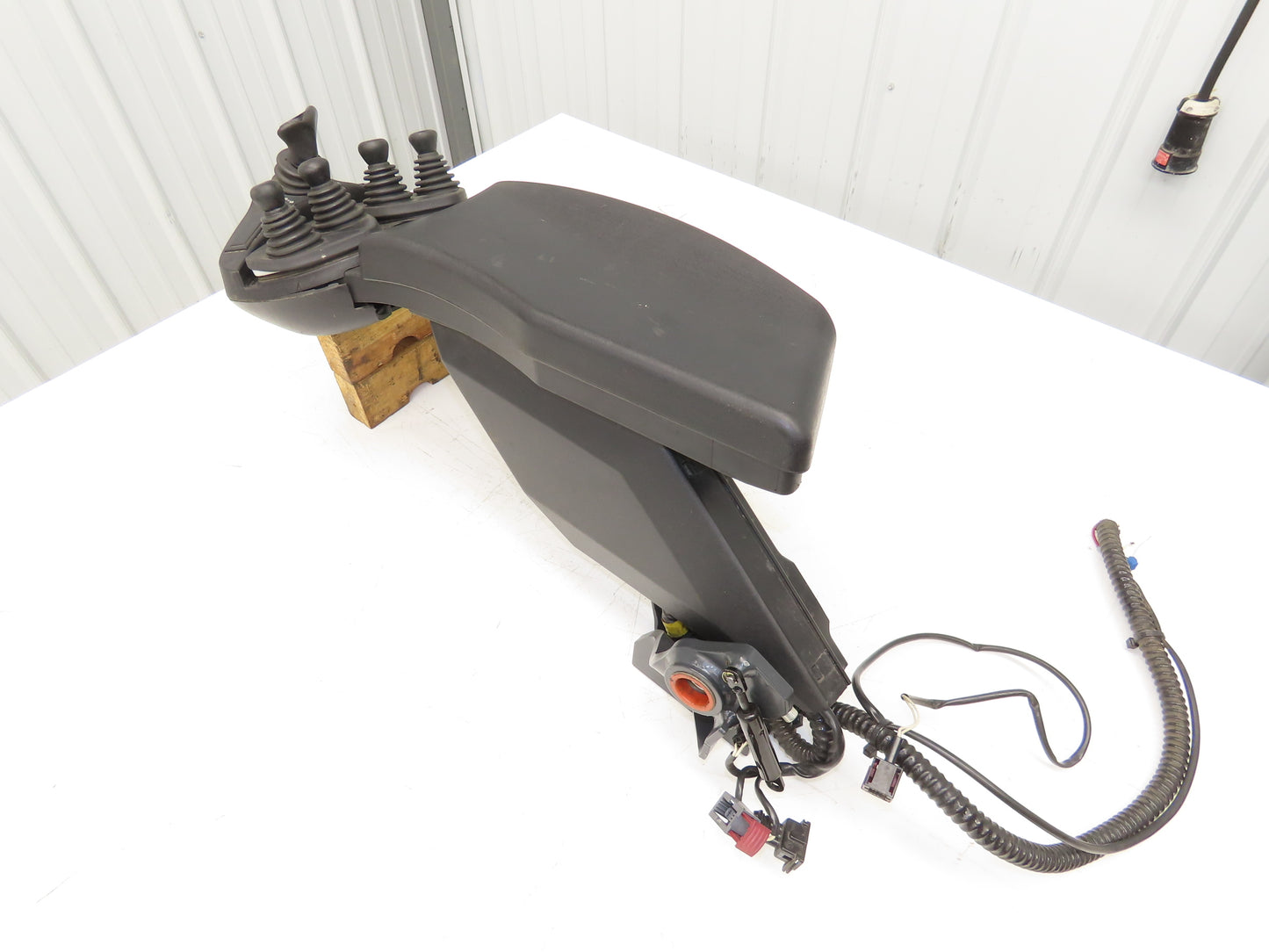 Linde Forklift Arm Rest 5 Lever Mast & Directional Control Removed From E20C