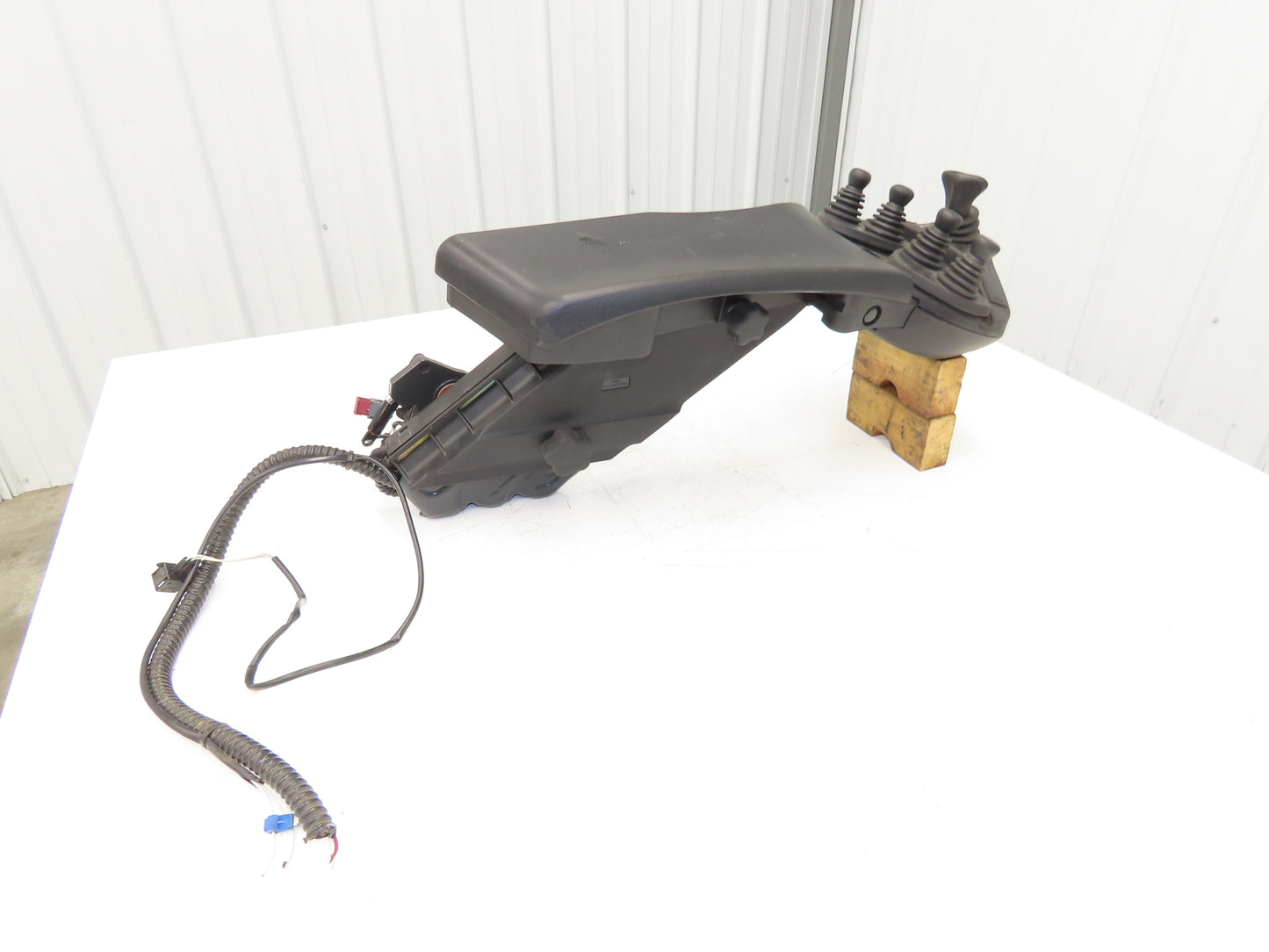 Linde Forklift Arm Rest 5 Lever Mast & Directional Control Removed From E20C