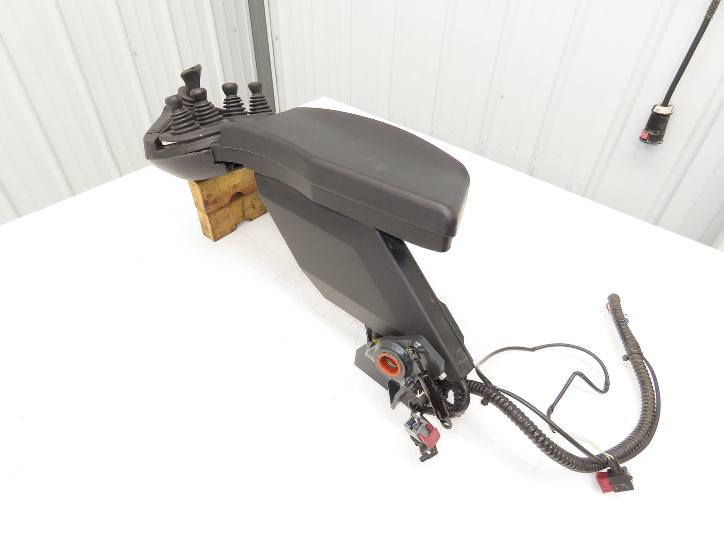 Linde Forklift Arm Rest 5 Lever Mast & Directional Control Removed From E20C