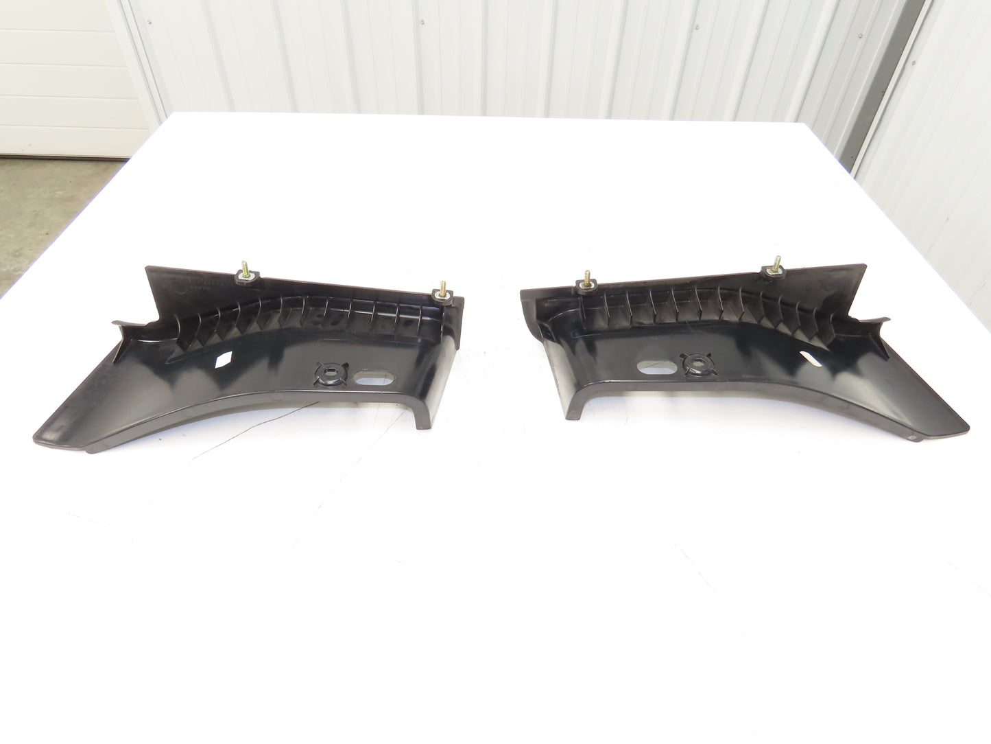 Linde Forklift Step Toe kick Plastic Shroud Set Removed From E20C