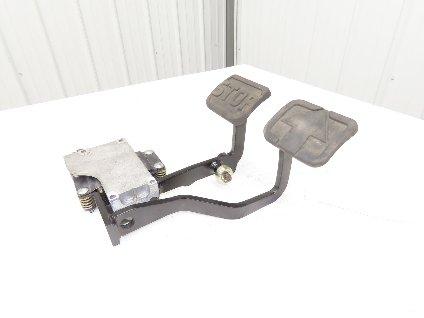 Linde Forklift Brake & Accelerator Pedal W/Potentiometer Removed From E20C