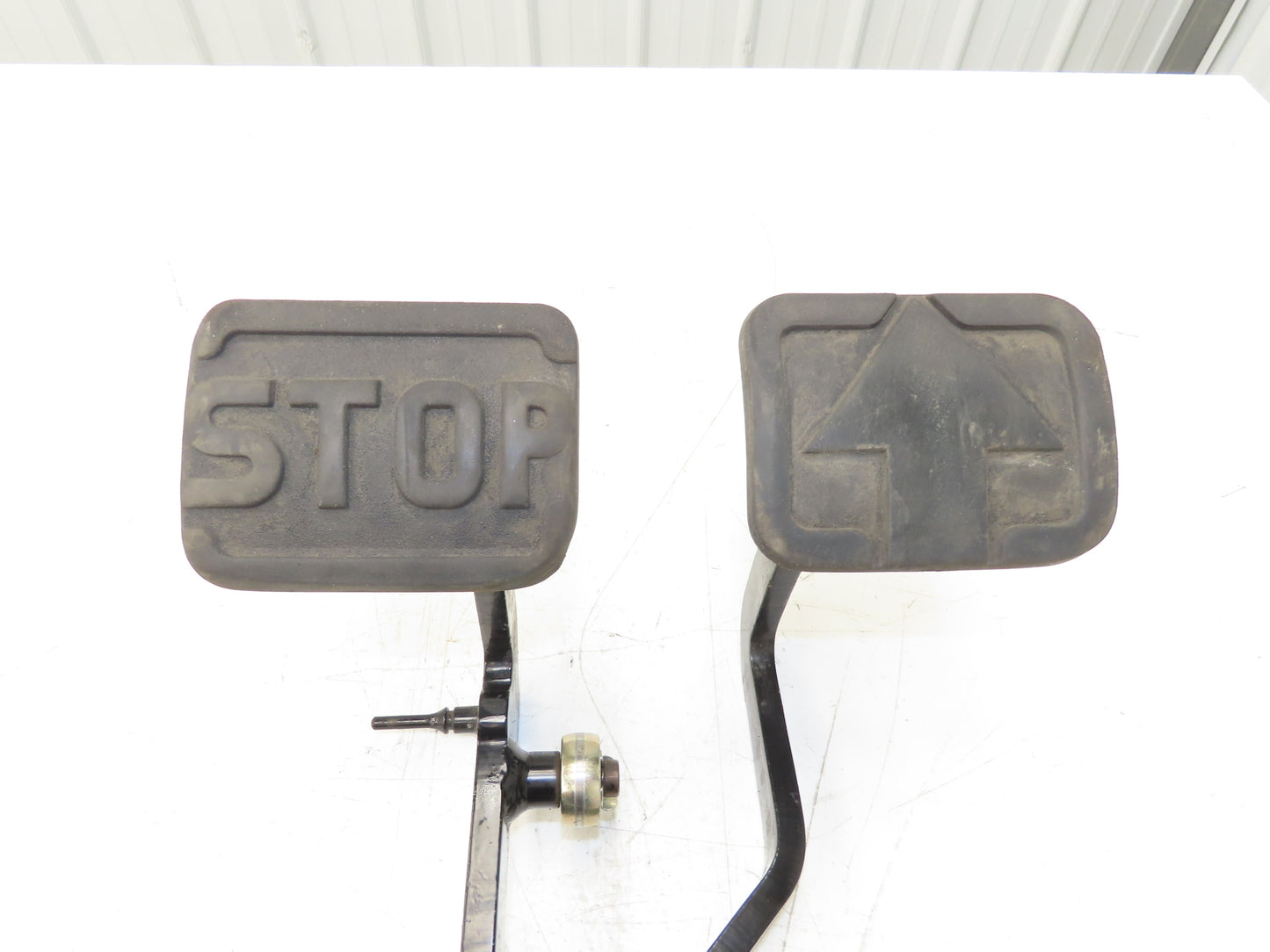 Linde Forklift Brake & Accelerator Pedal W/Potentiometer Removed From E20C