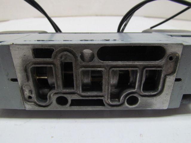 Schrader Bellows L7652421153 Double Solenoid Directional Flow Control Valve 120V