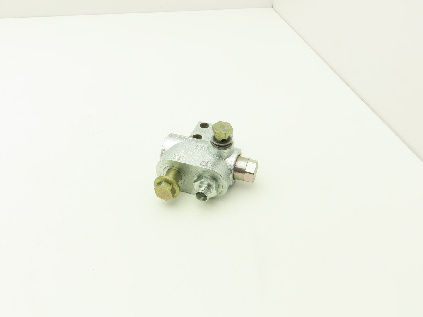Linde 0009443041 Electric Forklift Flow Control Valve Removed From E20C