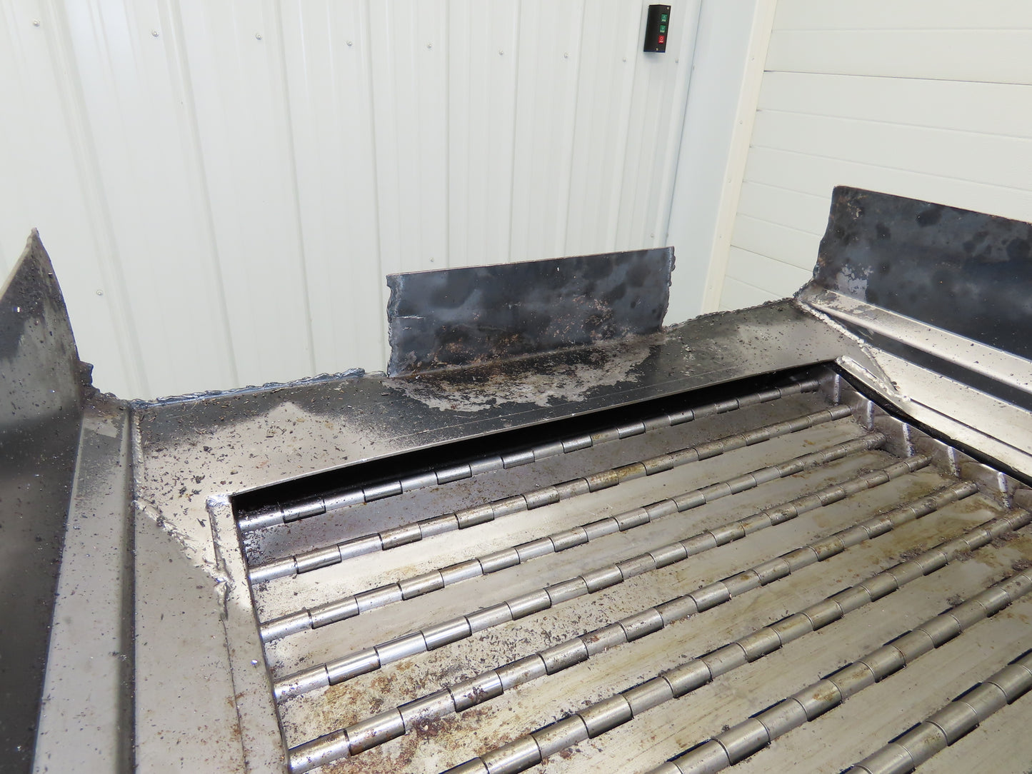 Enomoto MA-500H 25"W x 9' 2"L Chip Conveyor 22" Belt 40" Infeed 220V 3PH