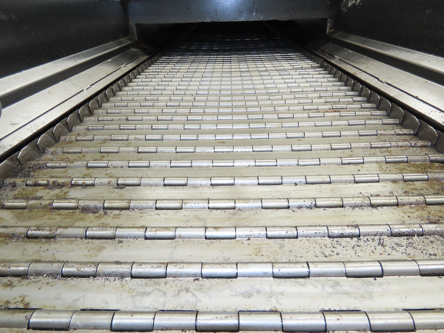 Enomoto MA-500H 25"W x 9' 2"L Chip Conveyor 22" Belt 40" Infeed 220V 3PH