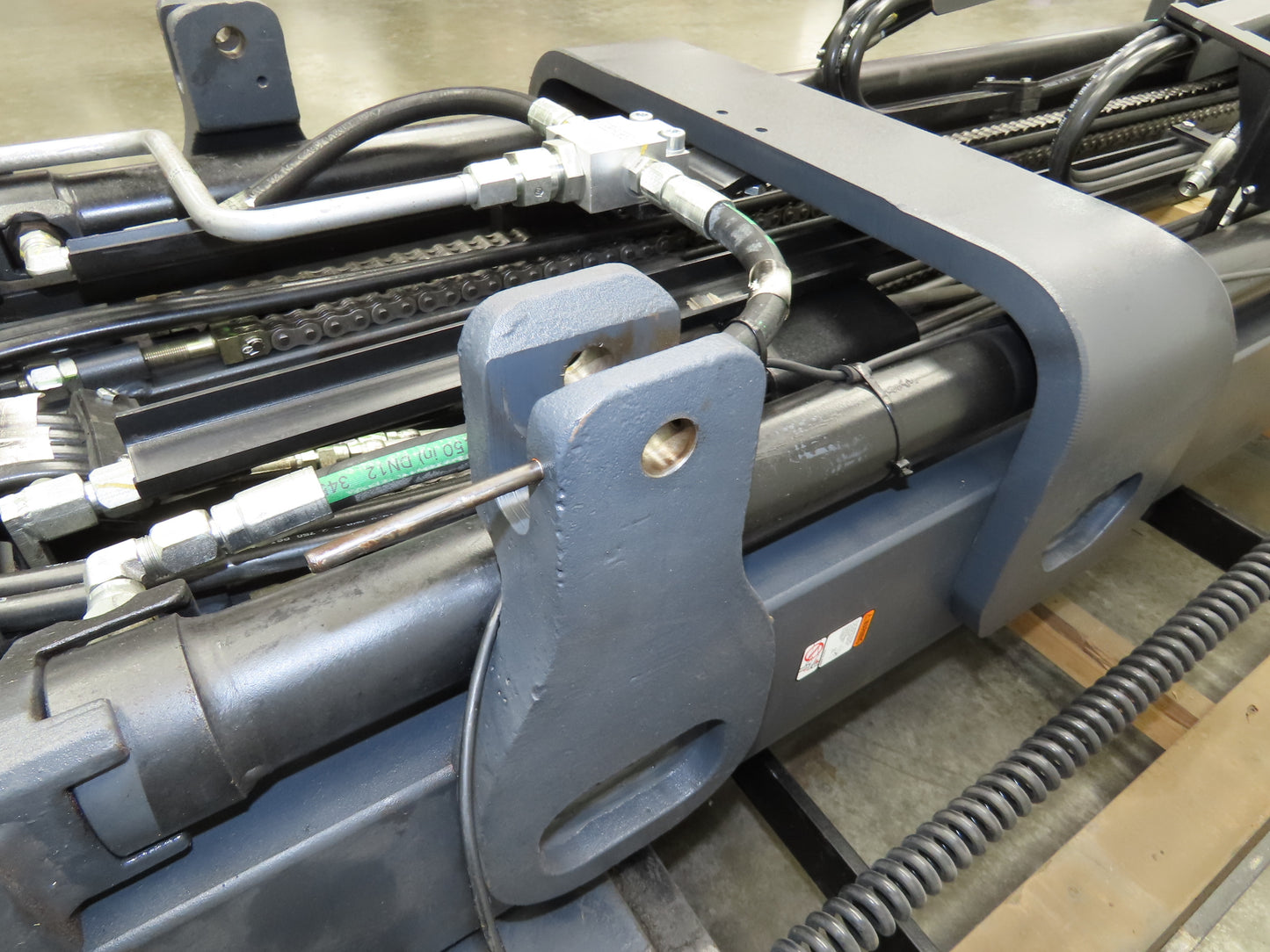 Linde E20C Forklift Mast Class II 4 Stage 4 Lever 258.5" Lift 2155 lbs Max