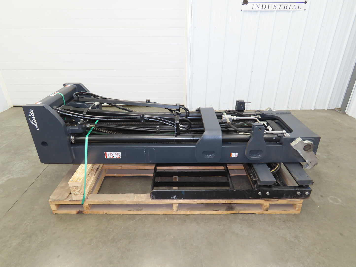 Linde E20C Forklift Mast Class II 4 Stage 4 Lever 258.5" Lift 2155 lbs Max