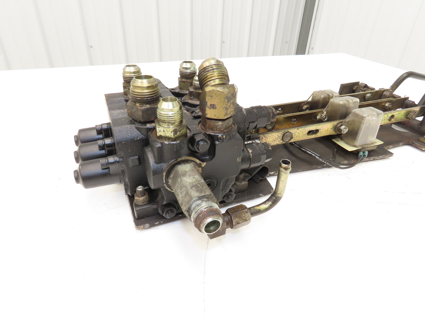 Yale Hydraulic 3-Spool 3 Lever Forklift Mast Control Valve Assembly Off ERC100