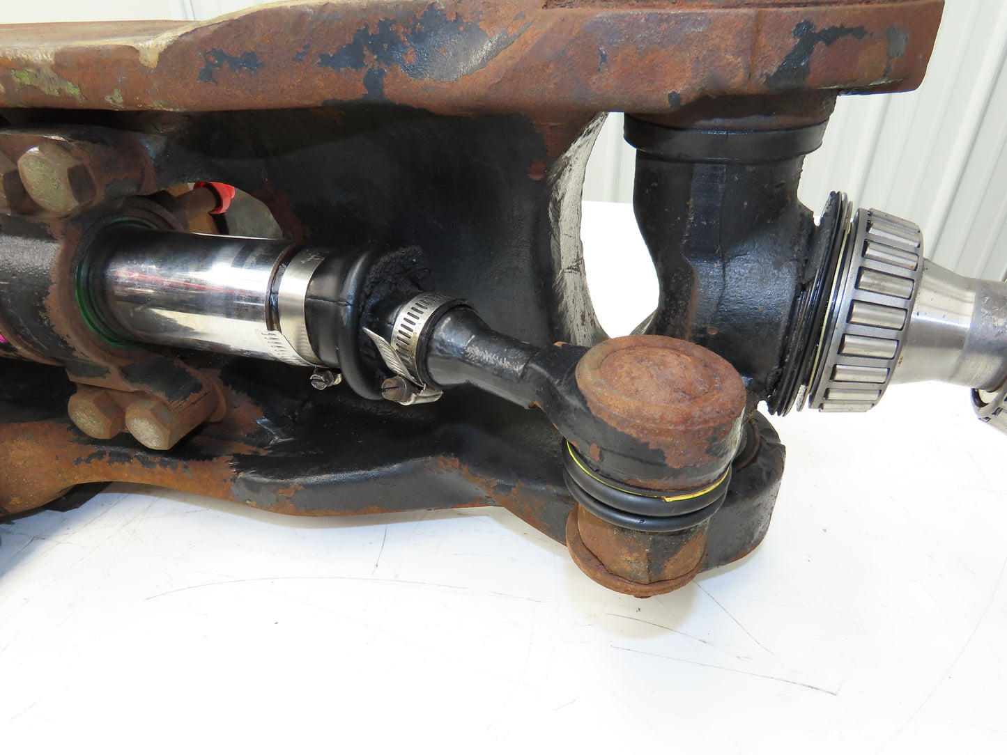 Yale 370401 Forklift Dual-Wheel Rear Axle Assembly Off ERC100HGN36TV096