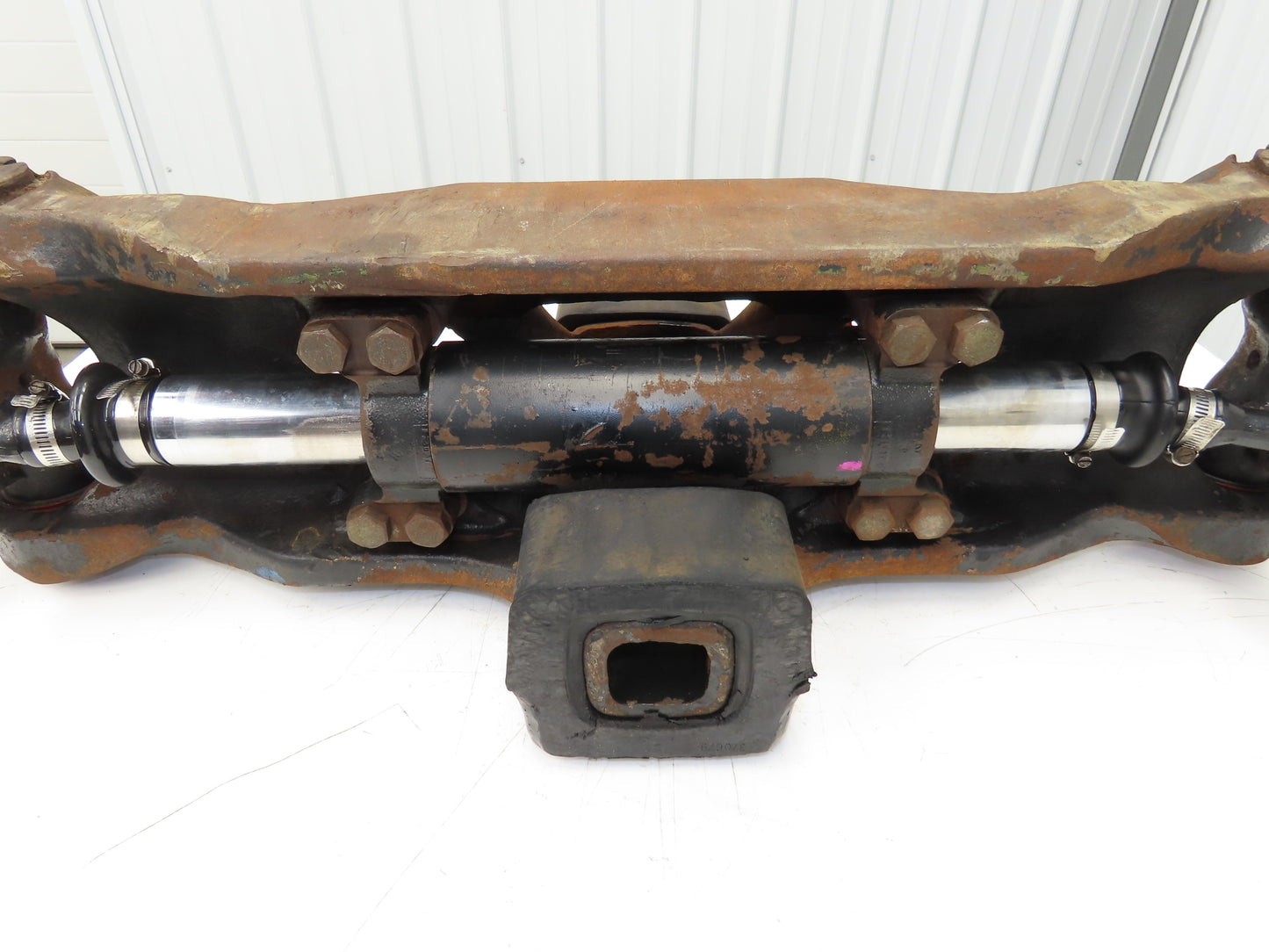 Yale 370401 Forklift Dual-Wheel Rear Axle Assembly Off ERC100HGN36TV096