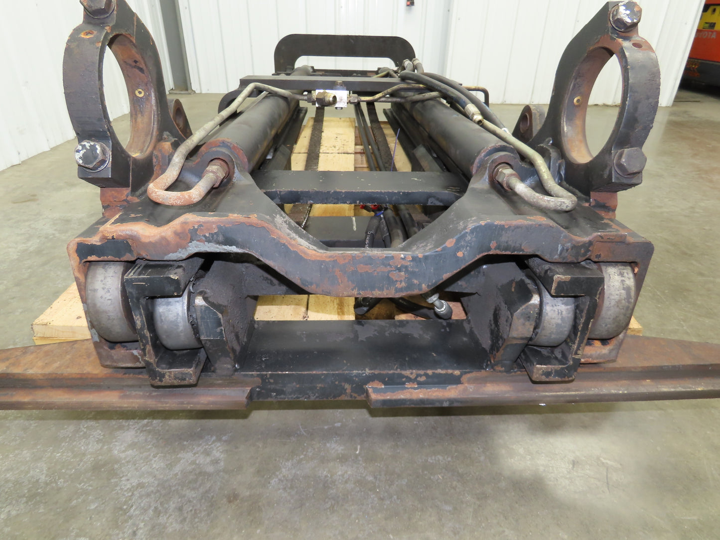 Yale 8500812 Forklift Mast 2 Stage 3 Lever 135.8" Lift 5290lb Class 4 ERC100HGN