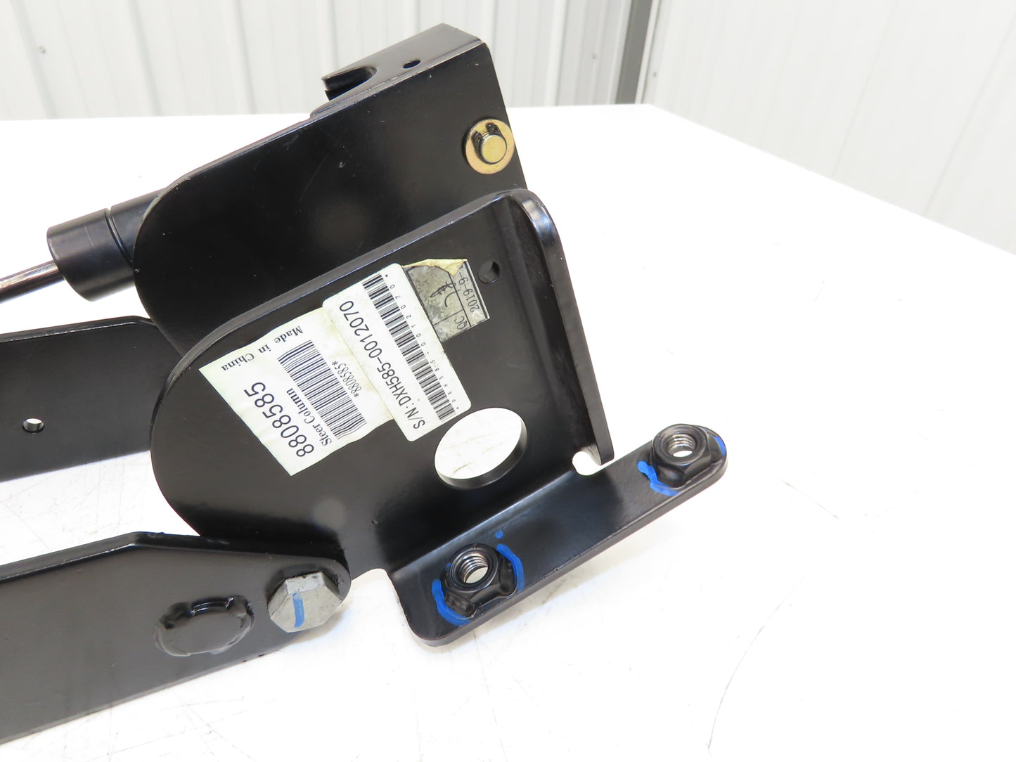 Hyster 8808585 Forklift Steering Column Tilt Bracket Assembly Removed From E80XN