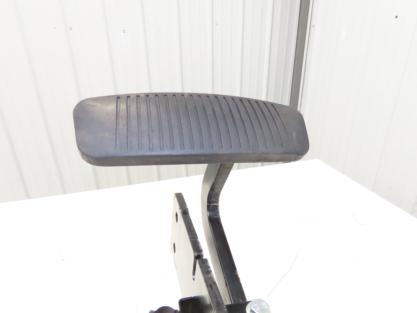 Hyster E80XN Forklift Brake Pedal & Master Cylinder & Bracket Assembly