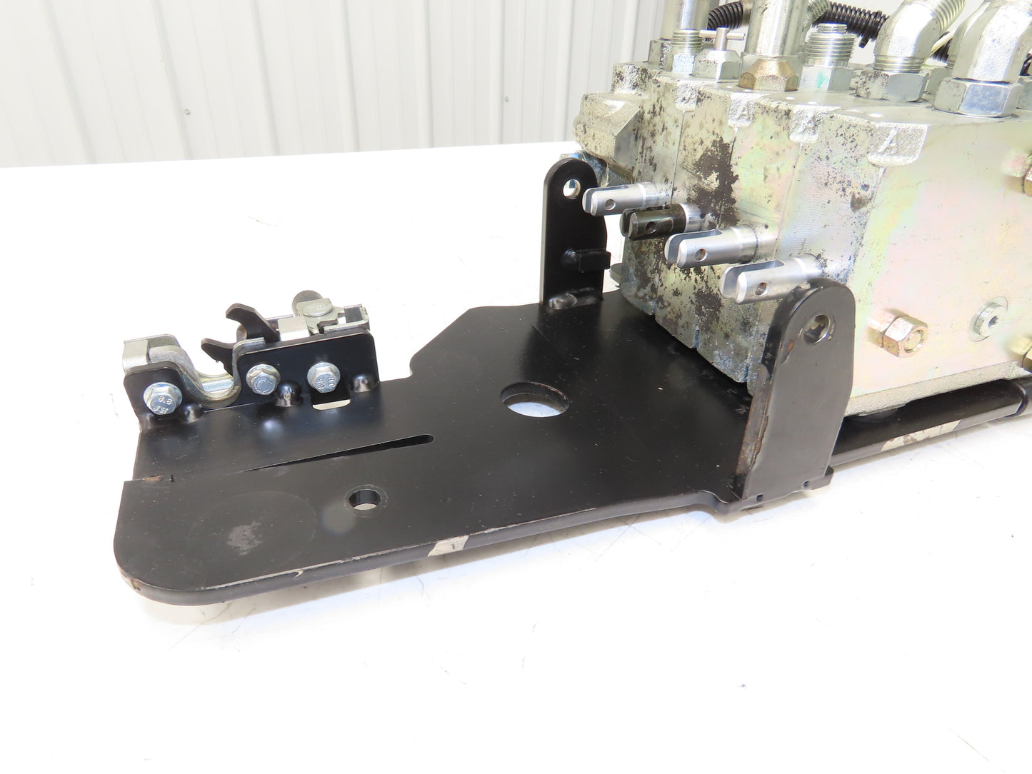 Hyster E80XN Forklift Hydraulic 4-Lever Spool Valve Forklift Mast Control
