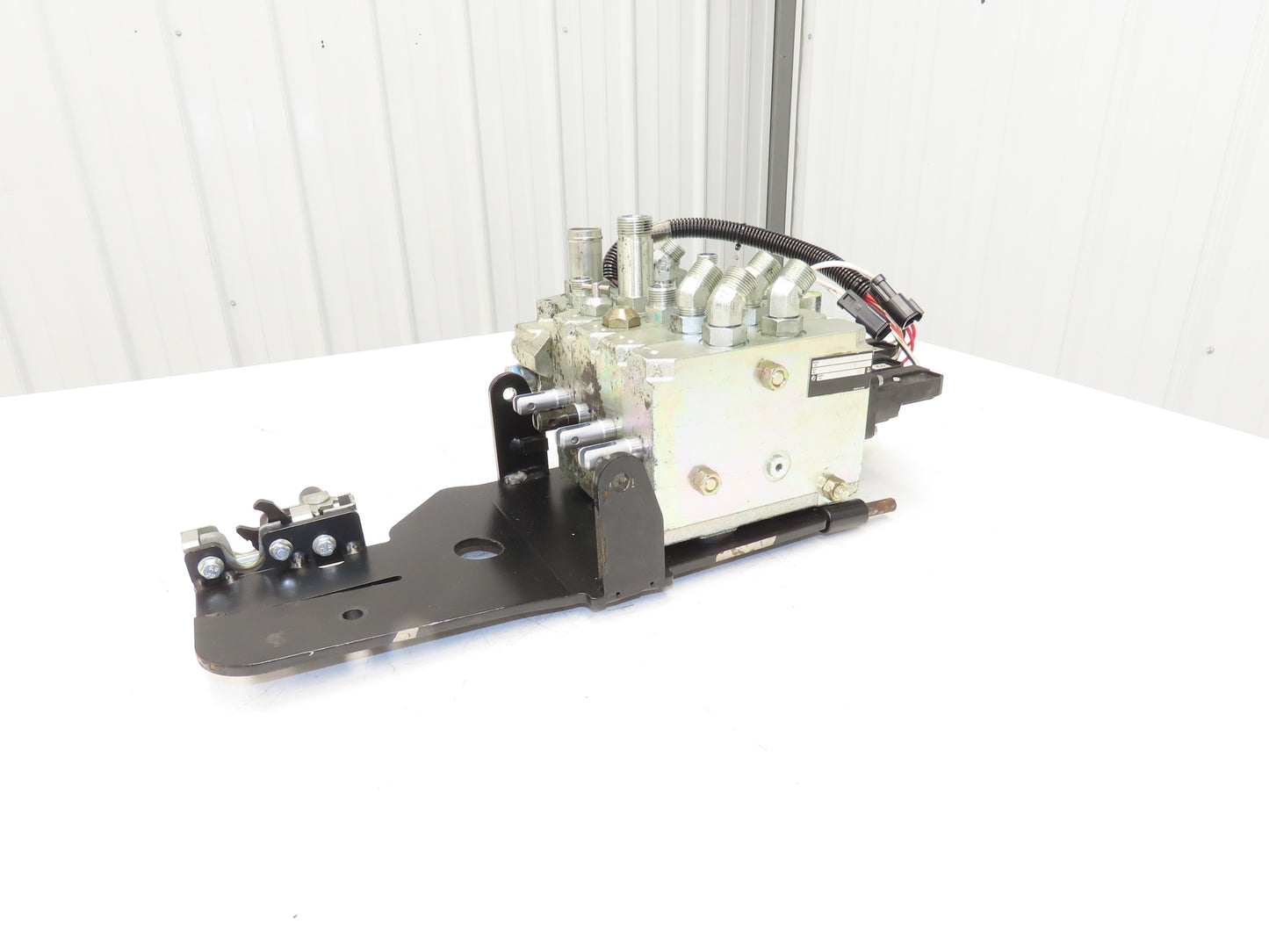 Hyster E80XN Forklift Hydraulic 4-Lever Spool Valve Forklift Mast Control
