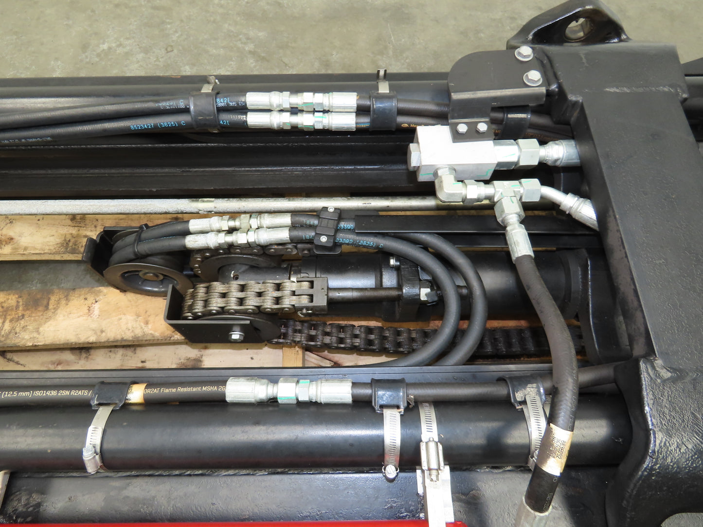 Hyster E80XN Forklift Mast Class IV 2 Stage 4 Lever 144.7" Lift 7000lb