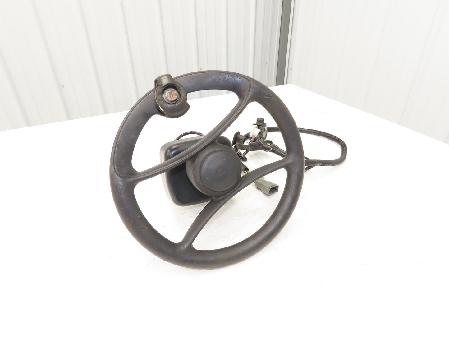 Hyster 8808585 Forklift Steering Wheel & Bracket Assembly Removed From E100XN