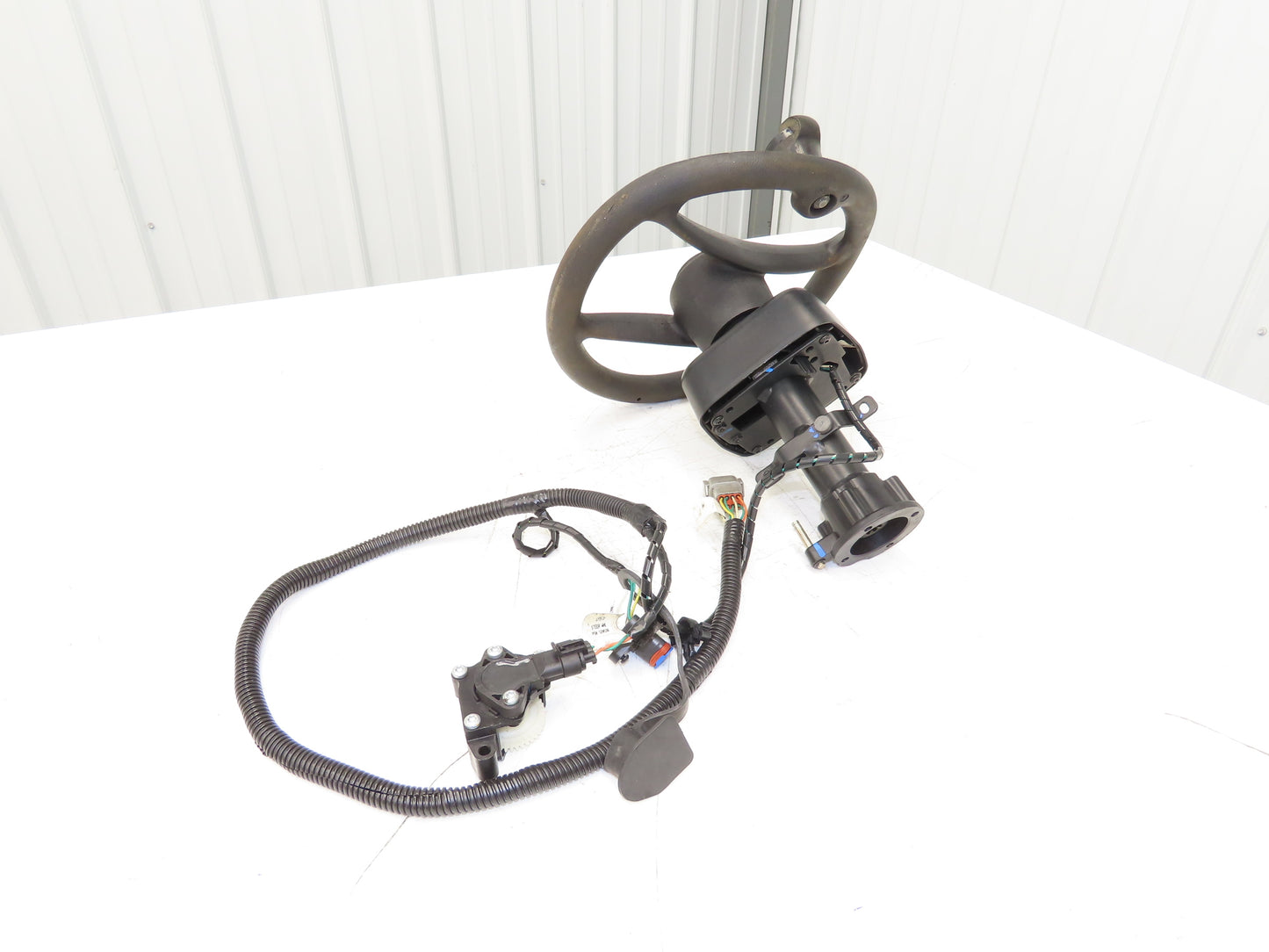 Hyster 8808585 Forklift Steering Wheel & Bracket Assembly Removed From E100XN
