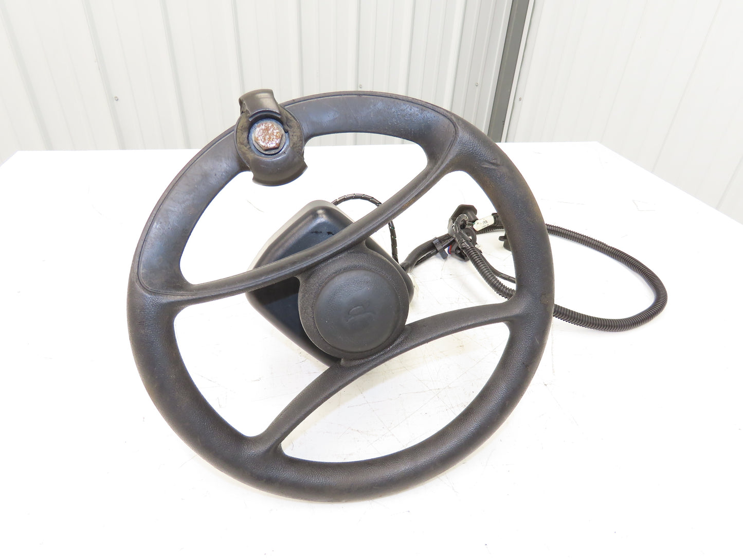 Hyster 8808585 Forklift Steering Wheel & Bracket Assembly Removed From E100XN
