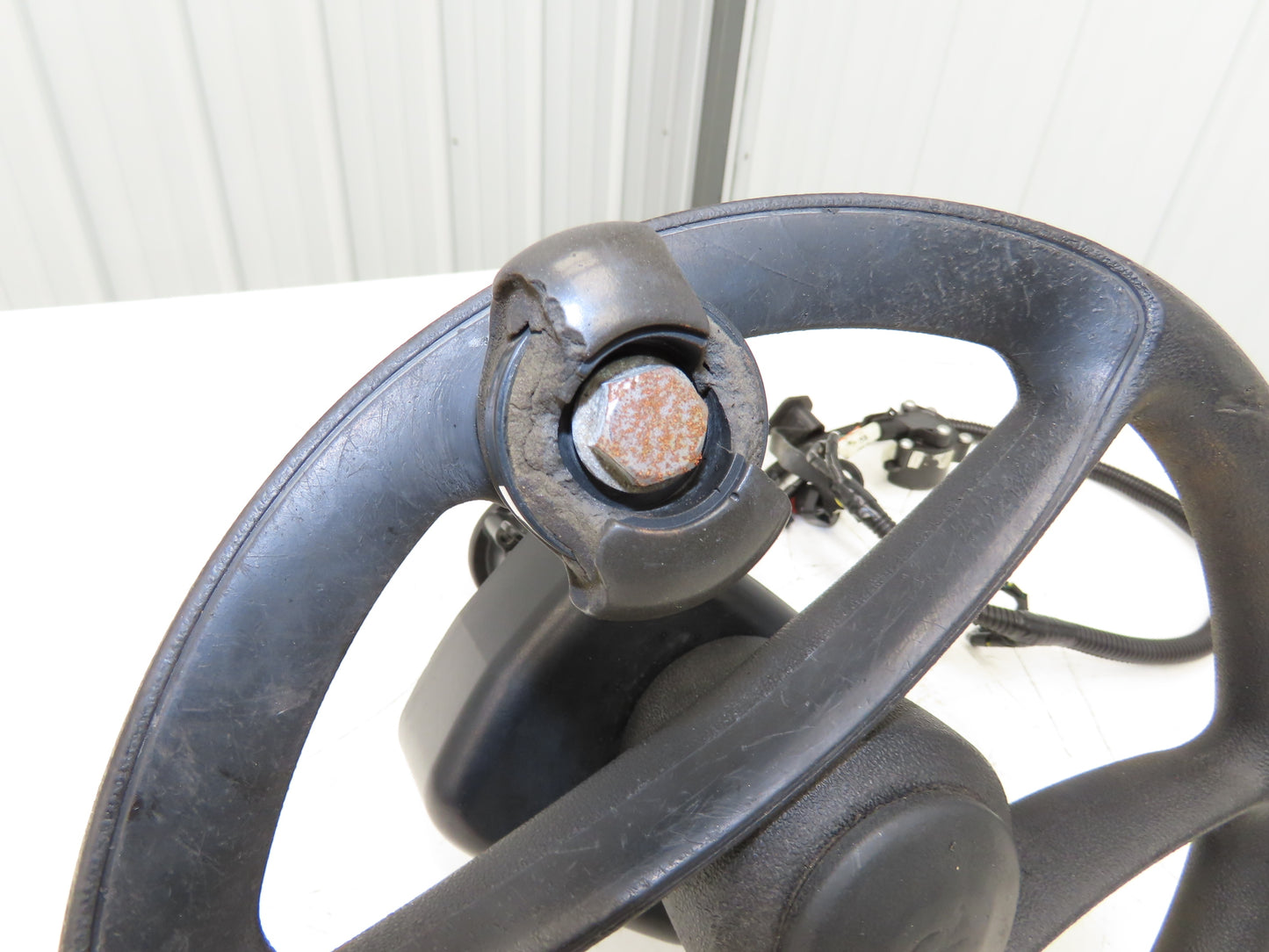 Hyster 8808585 Forklift Steering Wheel & Bracket Assembly Removed From E100XN