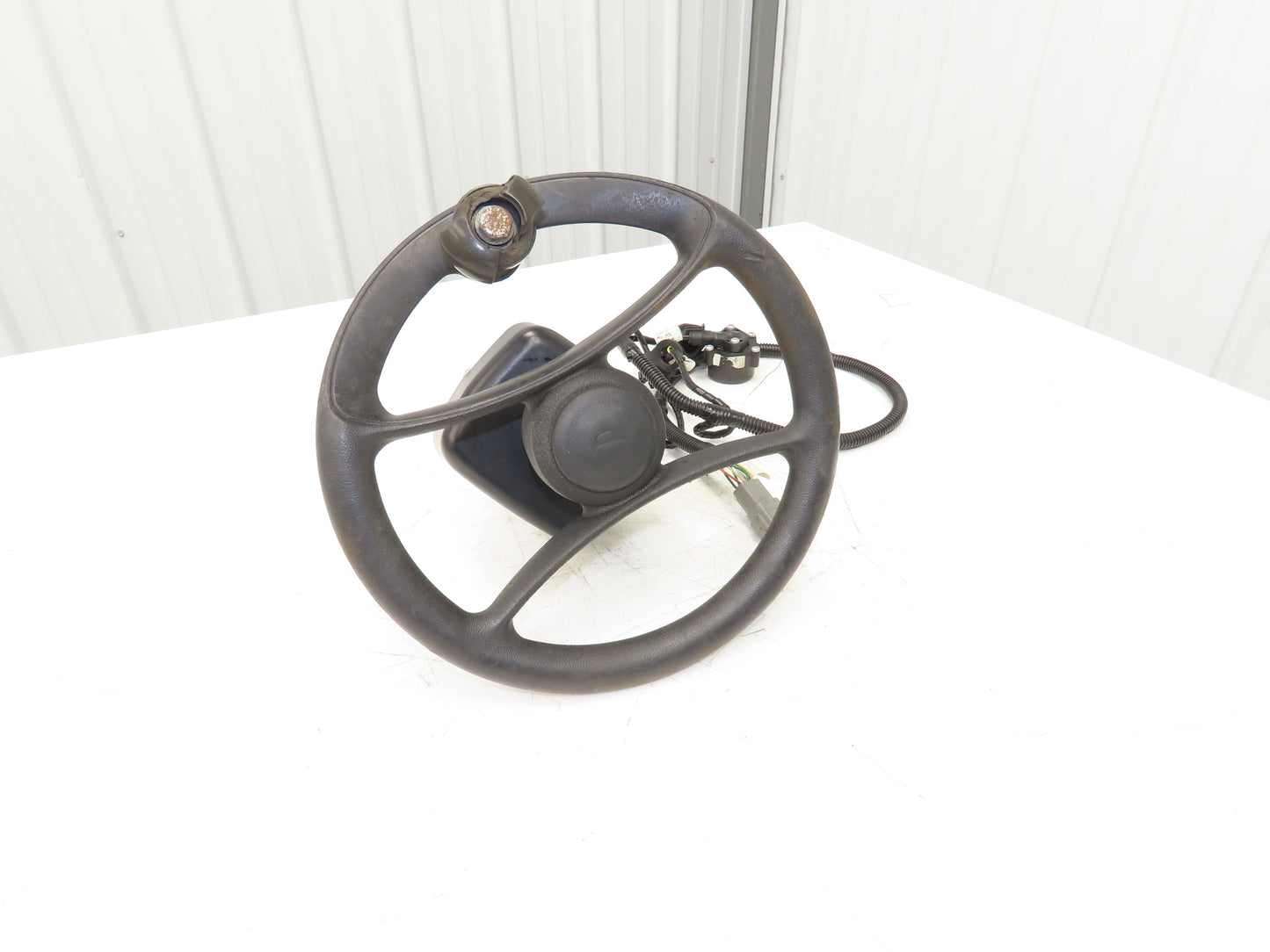Hyster 8808585 Forklift Steering Wheel & Bracket Assembly Removed From E100XN