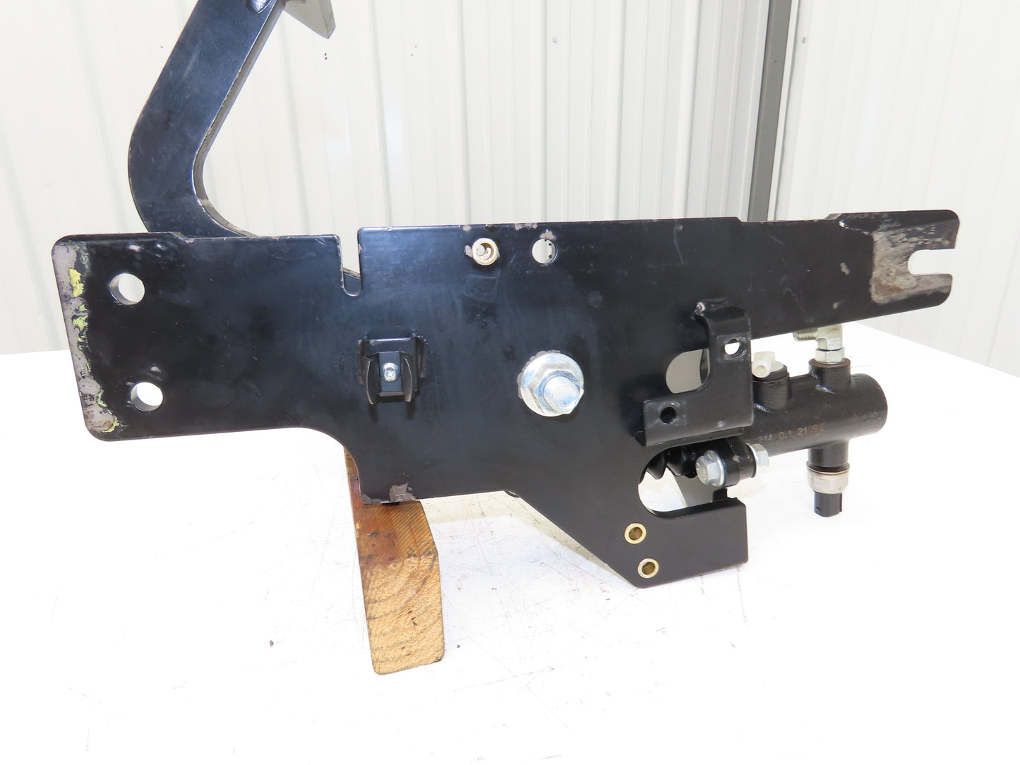 Hyster E100XN Forklift Brake Pedal & Master Cylinder & Bracket Assembly