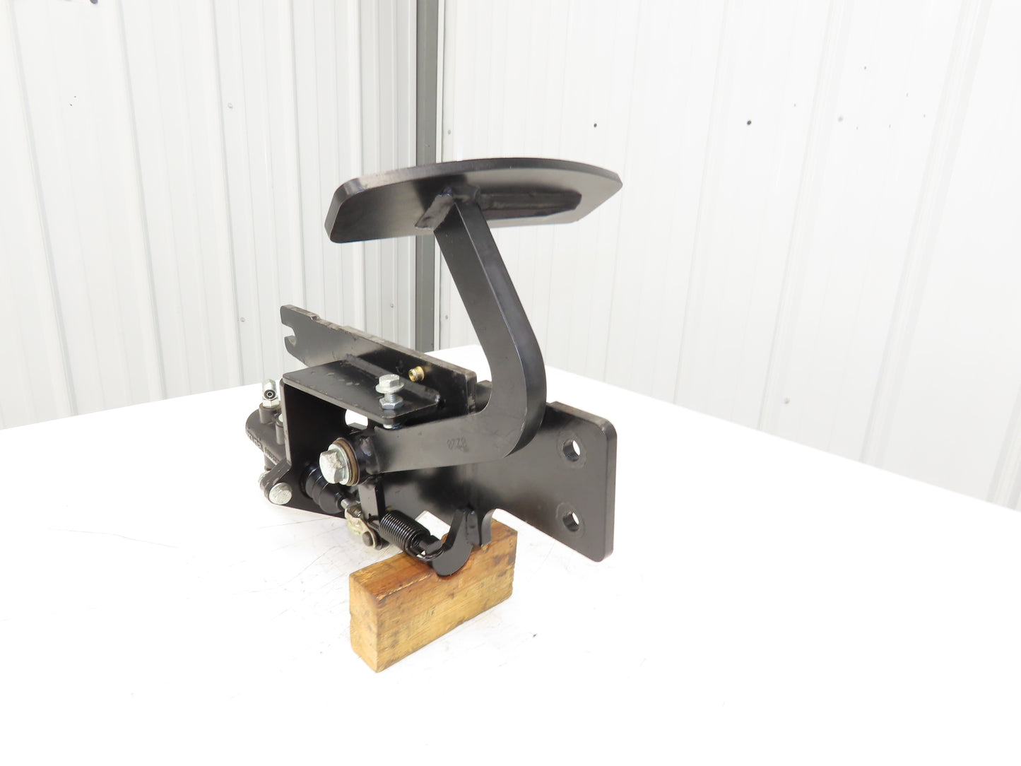 Hyster E100XN Forklift Brake Pedal & Master Cylinder & Bracket Assembly