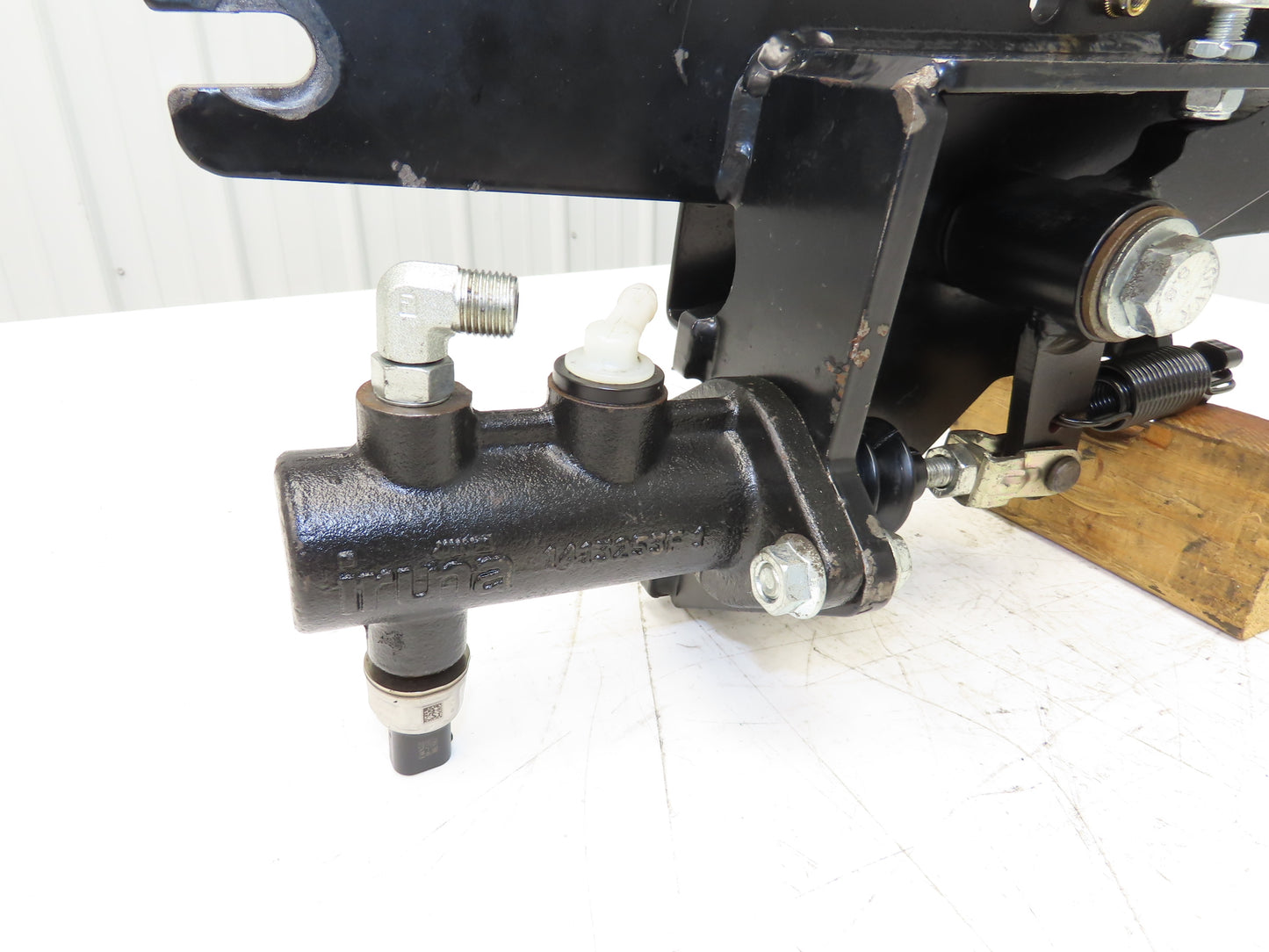 Hyster E100XN Forklift Brake Pedal & Master Cylinder & Bracket Assembly