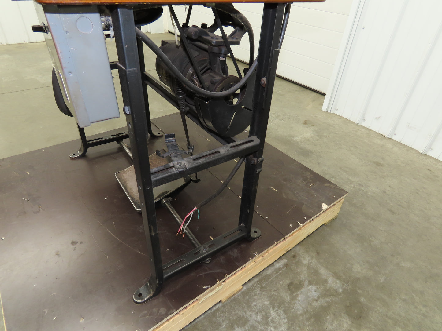 Singer 108W7 Industrial Sewing Walkling Foot Machine W/Vertical Shear 220VAC 3Ph