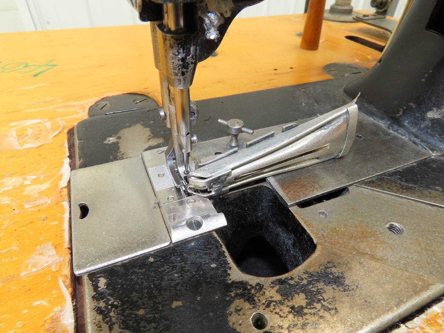 Singer 108W7 Industrial Sewing Walkling Foot Machine W/Vertical Shear 220VAC 3Ph