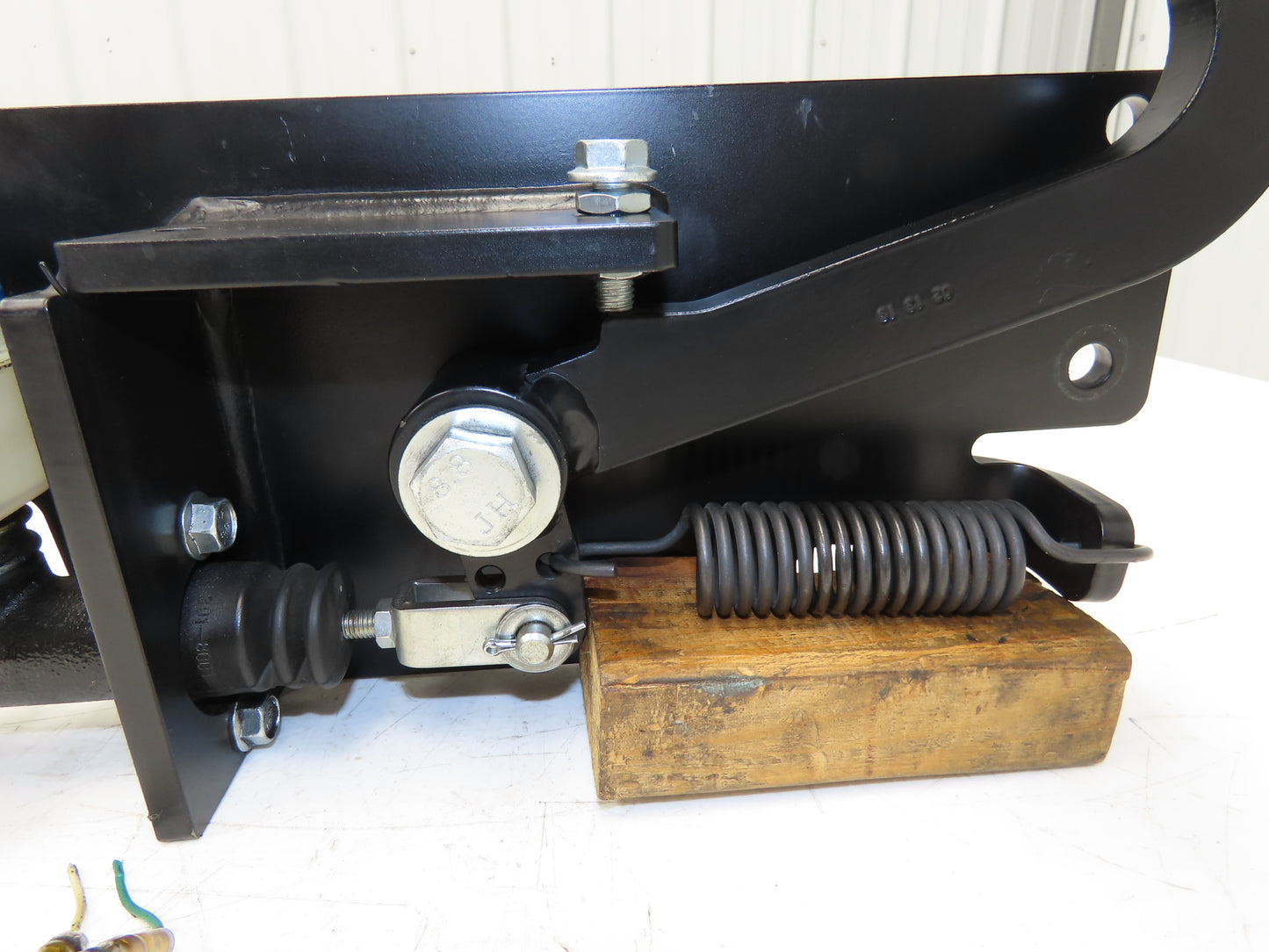 Yale ERP035VTN36TE084 Forklift Brake Pedal Master Cylinder & Bracket Assembly