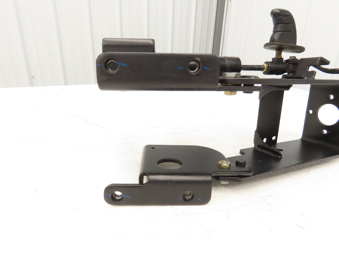 Yale 8808585 Forklift Steering Column Tilt Bracket Assembly ERP035VTN36TE084