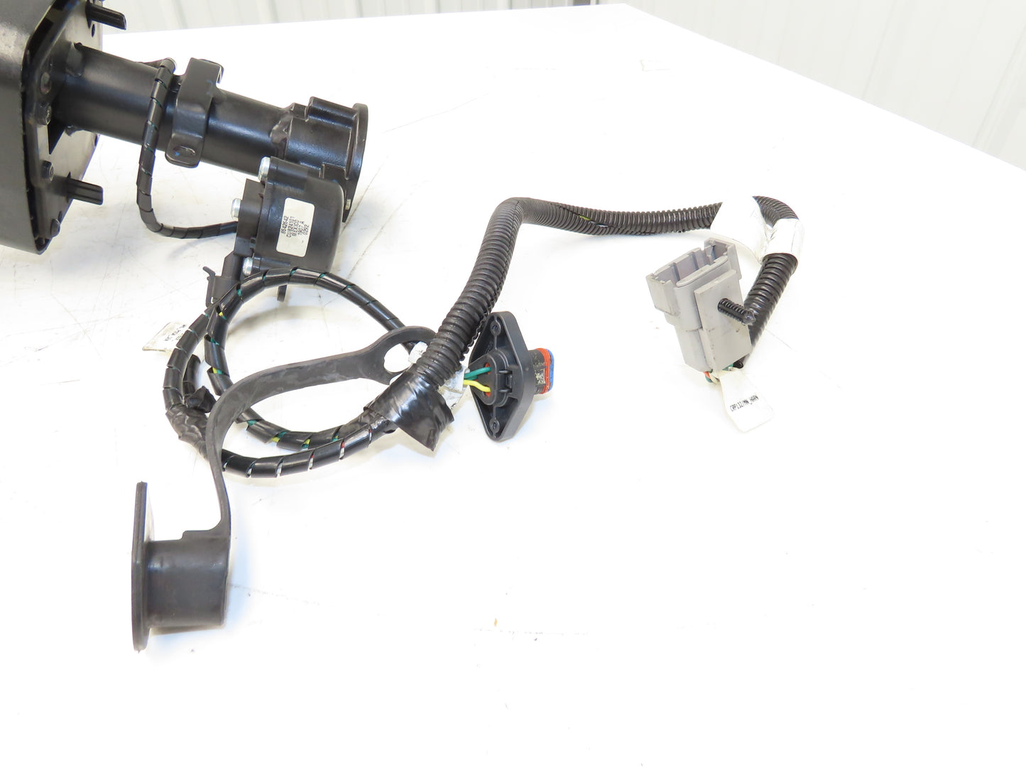 Yale 8808585 Forklift Steering Wheel & Bracket Assembly Off ERP035VTN36TE084