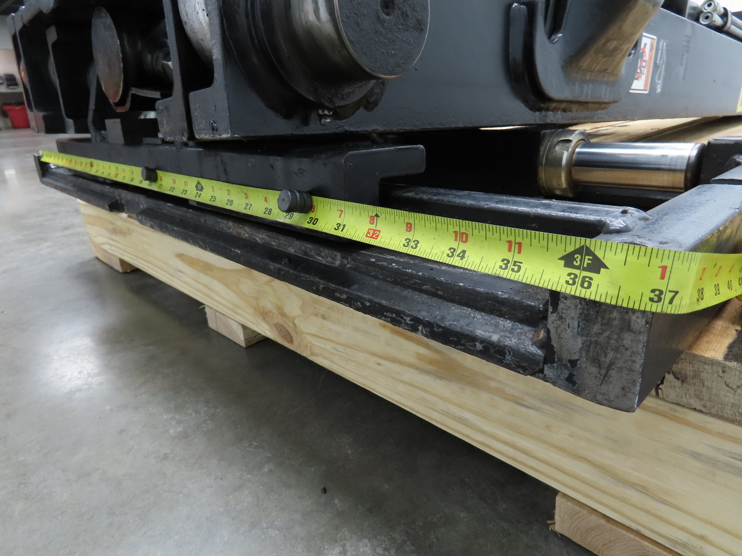 Yale Forklift Mast 193" 3-Stage Tilt Class 2 Electric 3450lbs ERP035VTN36TE084