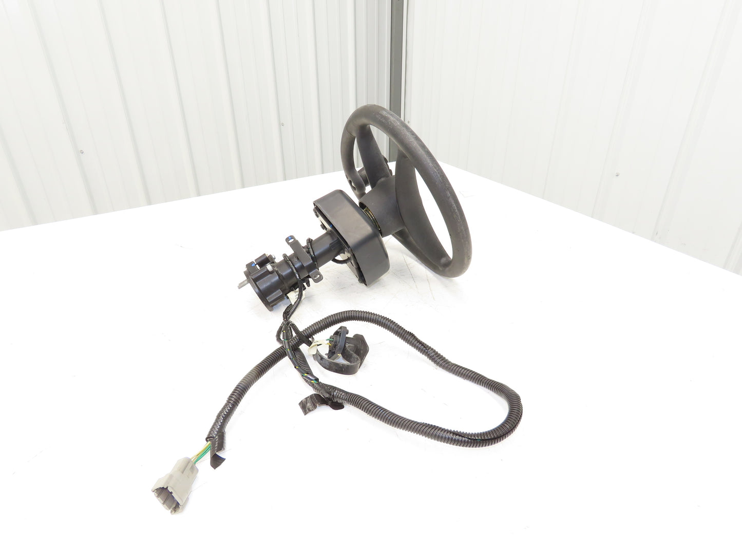 Hyster 8808585 Forklift Steering Wheel & Bracket Assembly Removed From E80XN