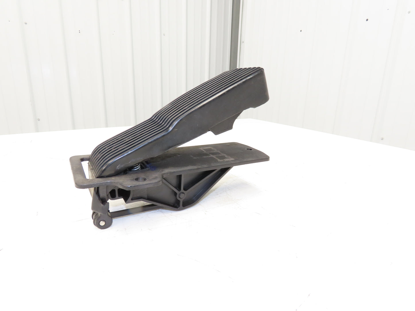 Williams Controls 402746 Forklift Accelerator Pedal & Potentiometer Off E80XN
