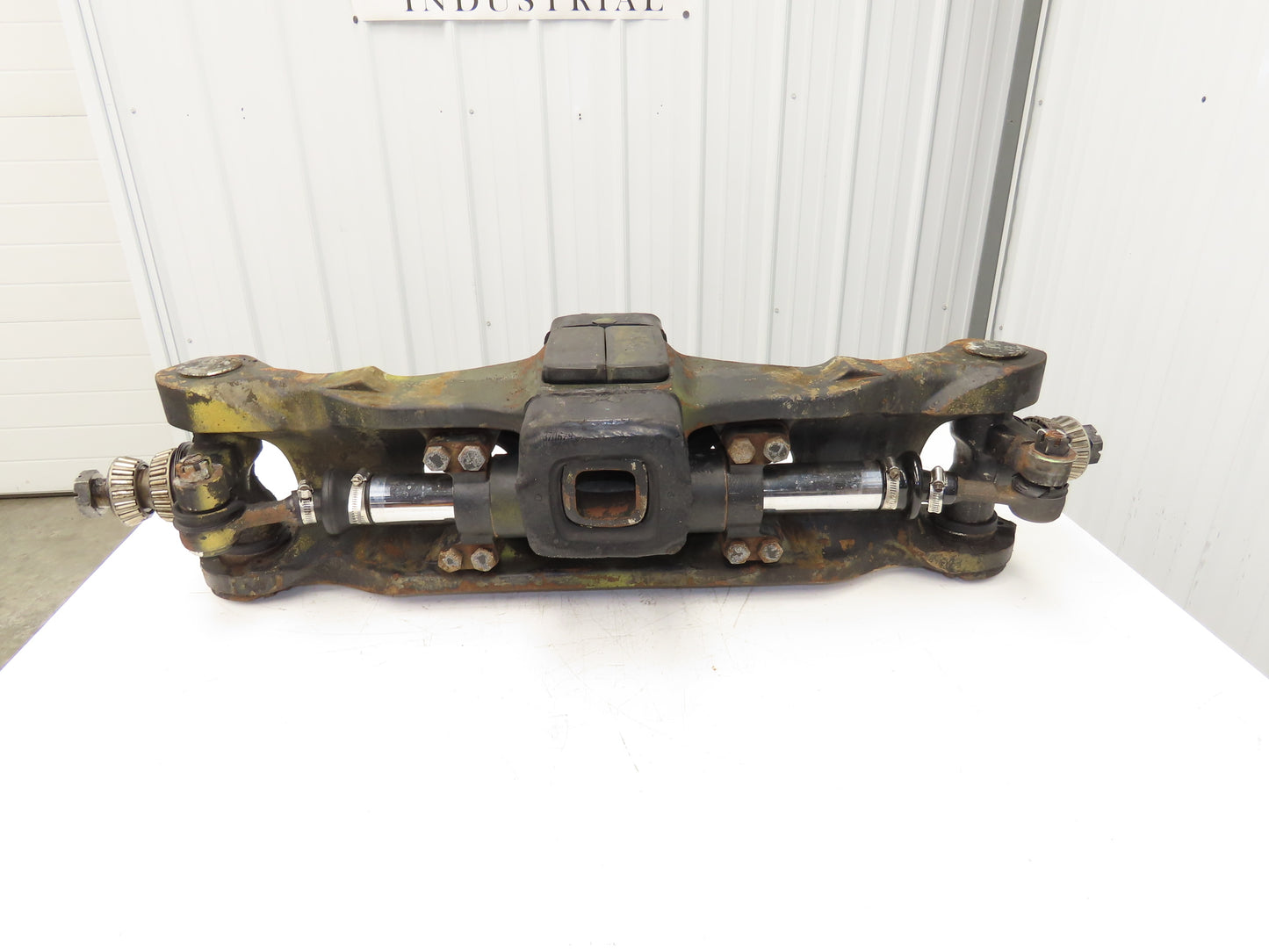 Yale 370401 Forklift Dual-Wheel Rear Steer Axle Assembly ERC080HDN36SV084