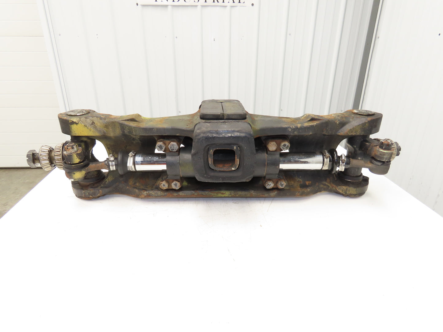 Yale 370401 Forklift Dual-Wheel Rear Steer Axle Assembly ERC080HDN36SV084
