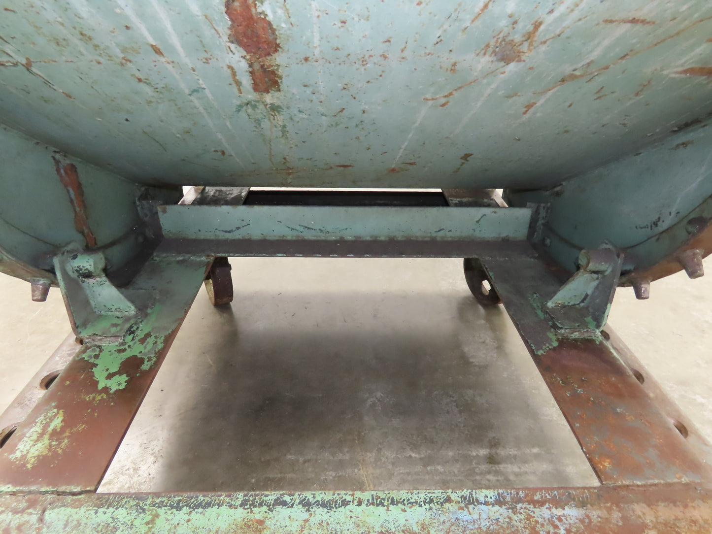 Self Dumping Hopper 1/2 Yd Capacity Heavy Duty Steel Casters 52x38x41"