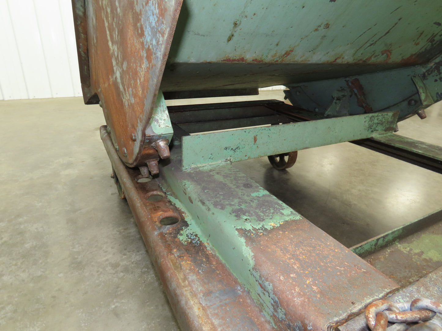 Self Dumping Hopper 1/2 Yd Capacity Heavy Duty Steel Casters 52x38x41"