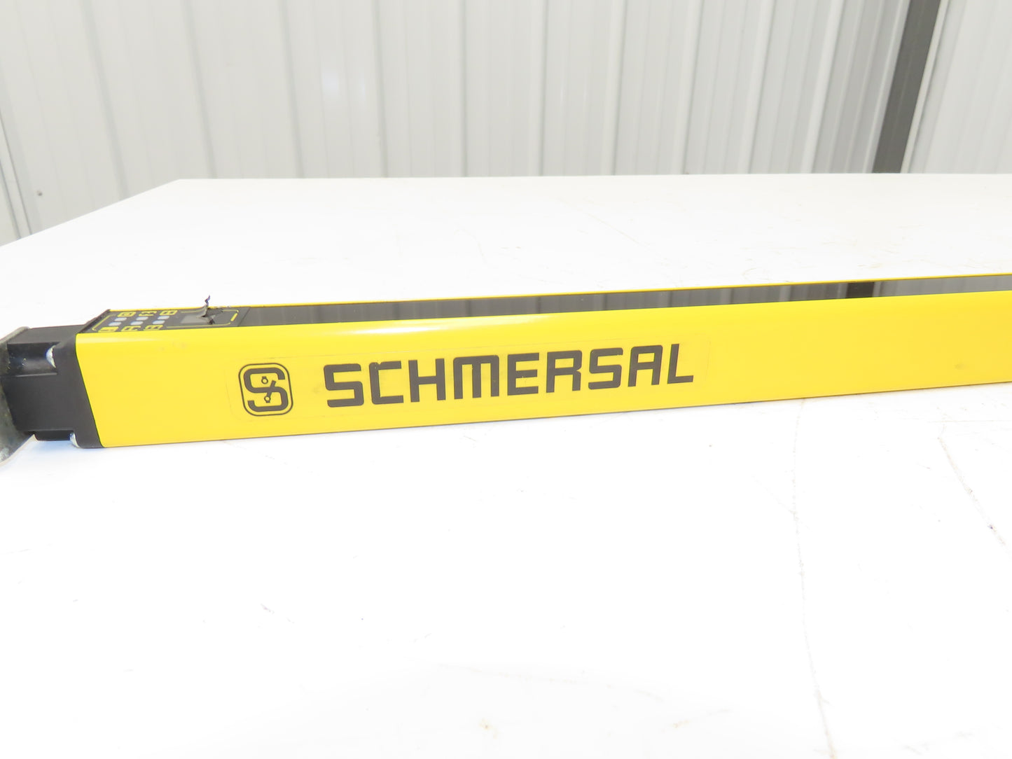 Schmersal SLC440-R-0890-14-01 Safety Light Curtain Receiver 890mm 24VDC 0.3-7m