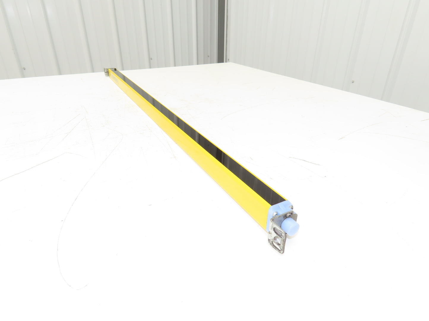 Schmersal SLC440-R-0890-14-01 Safety Light Curtain Receiver 890mm 24VDC 0.3-7m