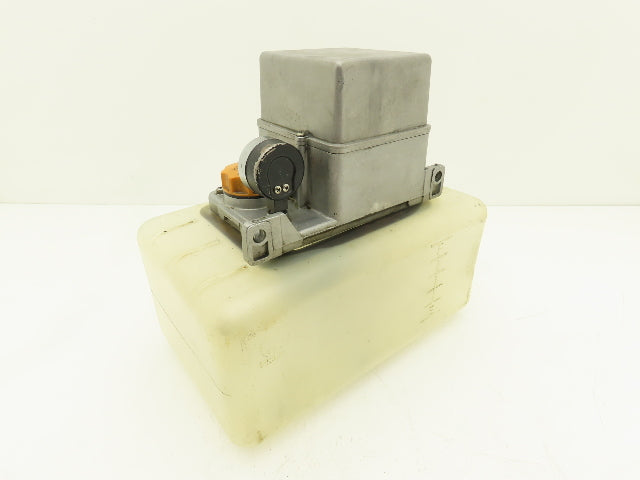 Showa LCB4 Lubrication Oil Pump Machine Oiler 6L Tank 0.1 L/Min 200V