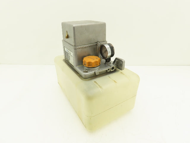 Showa LCB4 Lubrication Oil Pump Machine Oiler 6L Tank 0.1 L/Min 200V