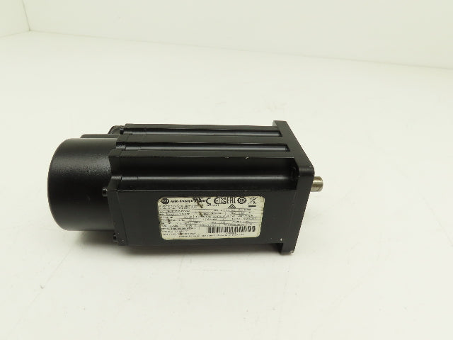 Allen Bradley VPL-B0752E-PJ12AA AC Servo Motor 0.9 HP 4900 RPM 480VAC 3Ph 2.7A