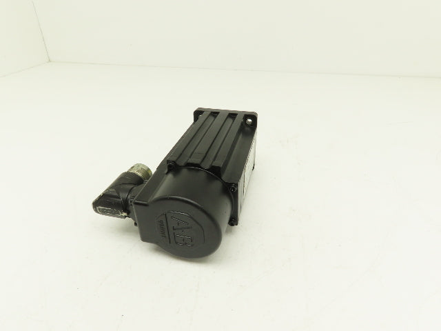 Allen Bradley VPL-B0752E-PJ12AA AC Servo Motor 0.9 HP 4900 RPM 480VAC 3Ph 2.7A