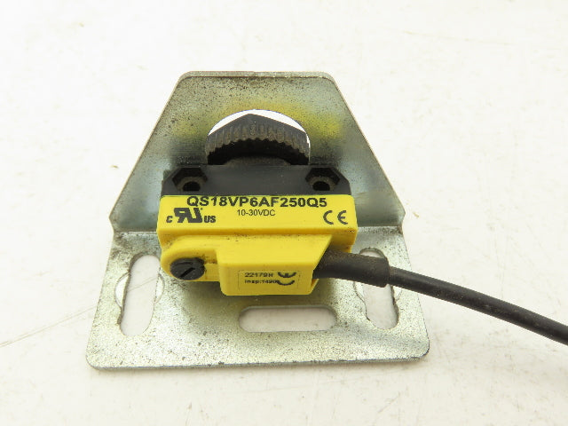 Banner QS18VP6AF250Q5 Photoelectric Sensor PNP 250mm Range 10-30VDC M12 Lot of 4